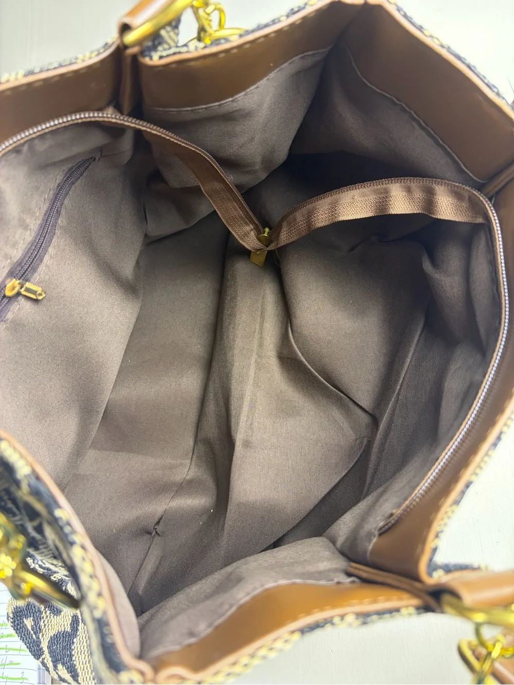 Leopard-Pattern Shoulder Bag with Brown Handles
